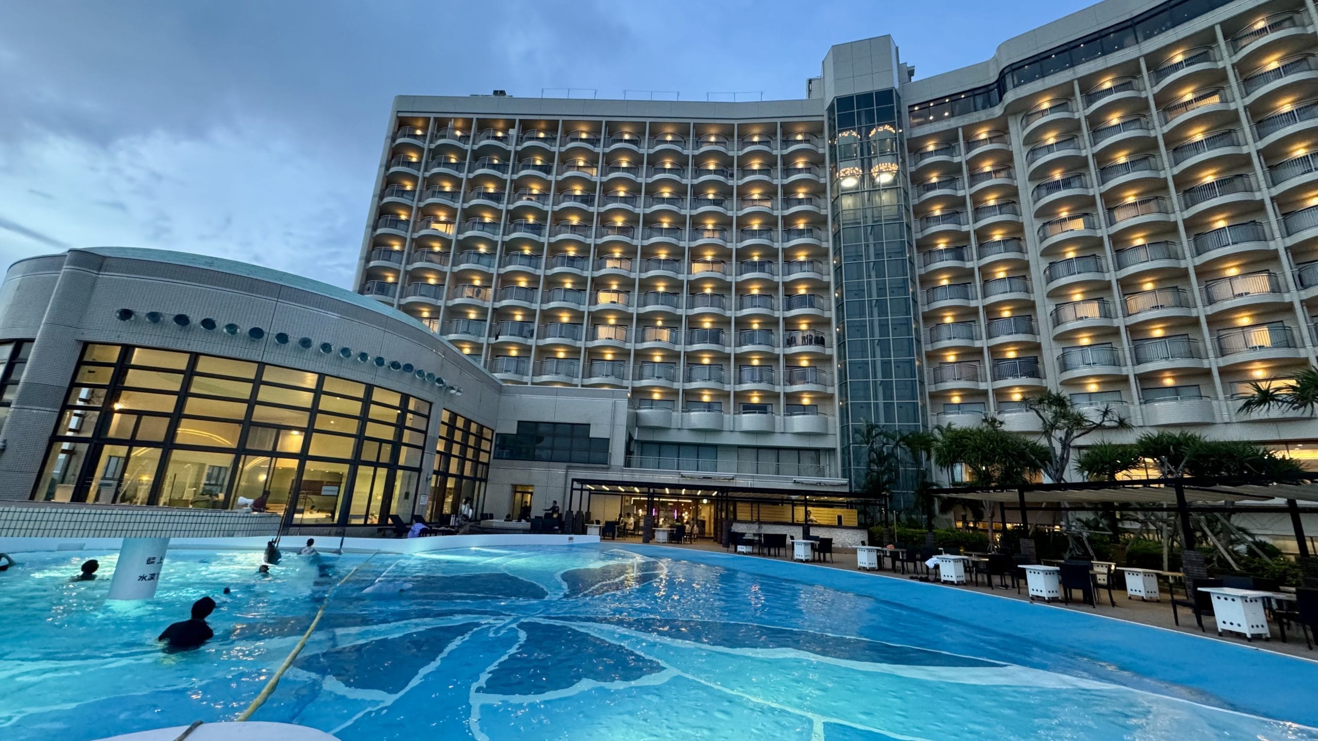 ロワジールホテル那覇の外観