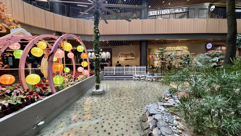 モントキアラにあるアウトドアタイプのショッピングモール