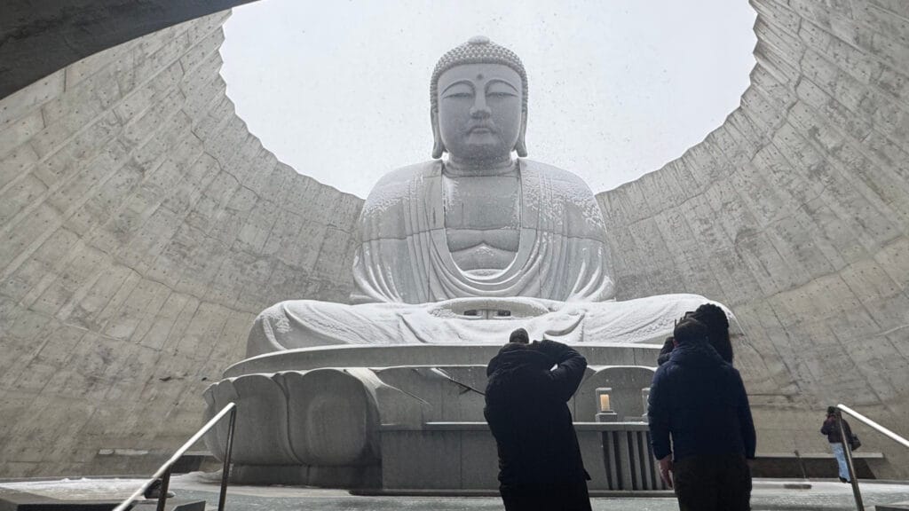 真駒内滝野霊園の頭大仏殿